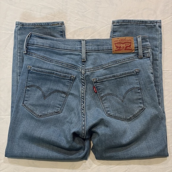 Levi’s Women’s 311 Shaping Skinny Capri Jeans - Picture 4 of 11